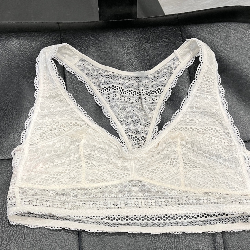 New without tags Victoria's Secret Cream Lace Unpadded Bralette